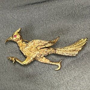 Road Runner Brooch Gold Tone Vintage